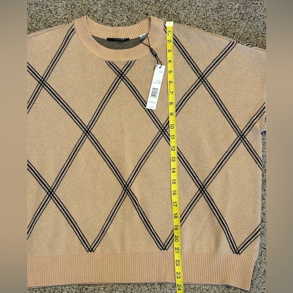 T Tahari Cassic Crewneck Camel Sweater Black Diamond Detail Relaxed Women L NEW - Picture 15 of 16